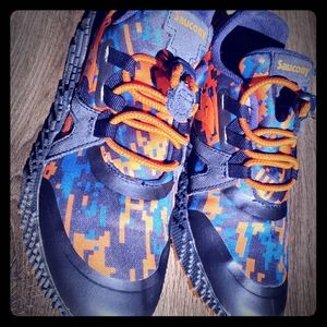 Boys Saucony Voxel Minecraft Sneakers size 2.5M